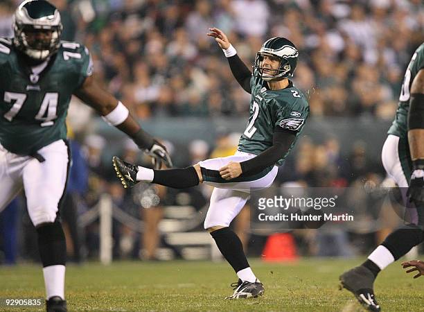 Kicker David Akers of the Philadelphia Eagles kicks a field goal during a game against the Dallas Cowboys on November 8, 2009 at Lincoln Financial...