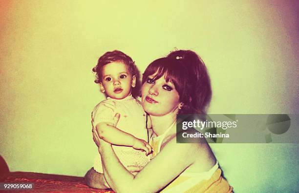 vintage mother and daughter - vintage mother and child stock pictures, royalty-free photos & images