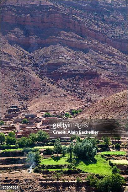 village marocain dans - alain bachellier stock pictures, royalty-free photos & images