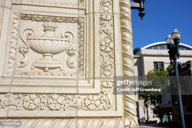 Floral motif on the Greenleaf and Crosby Building.