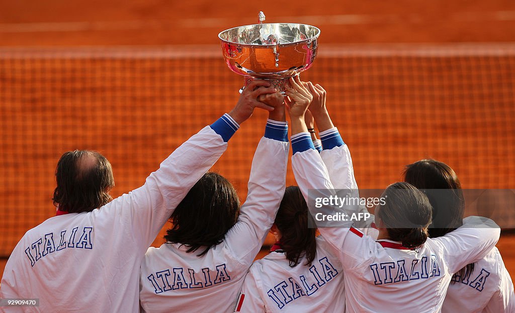 (From L) Italy's tennis Fed Cup Team's C