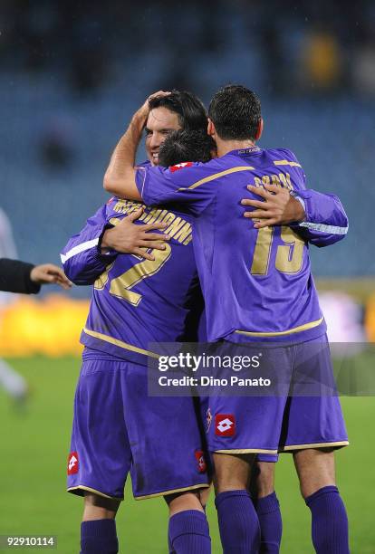 Players of ACF Fiorentina celebrate victory with Juan Manuel risco Vargas after the Serie A match between Udinese Calcio and ACF Fiorentina at Stadio...