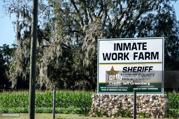 Secure Inmate Sign Inmate Work Stock-Fotos und Bilder - Getty Images