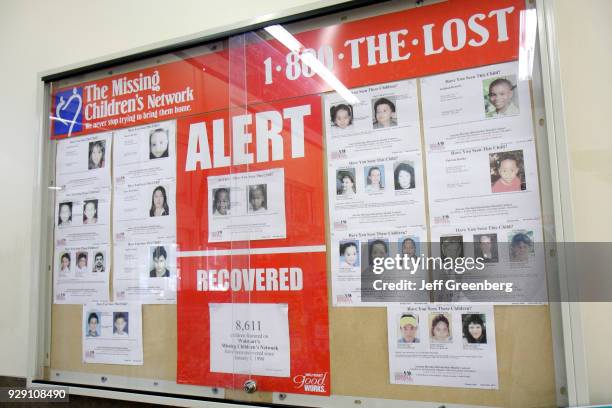 Missing Child Sign Photos and Premium High Res Pictures - Getty Images