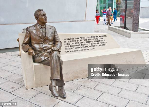 North America, USA, Louisiana, New Orleans, National World War II Museum, Seated Statue of President Franklin Delano Roosevelt.