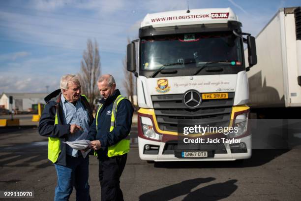 Driver Loading Truck Photos and Premium High Res Pictures - Getty Images