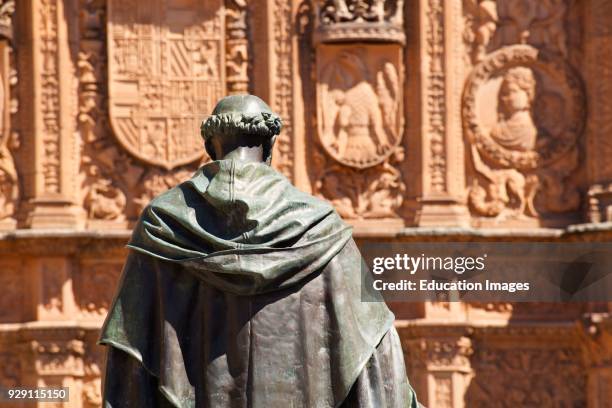 Salamanca, Salamanca Province, Spain. Statue of Augustinian friar Fray Luis Ponce de León 1527 – 1591 by Nicasio Sevilla in front of the 16th century...