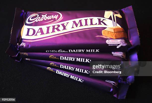 454 Dairy Milk Chocolate Bar Photos and Premium High Res Pictures - Getty  Images