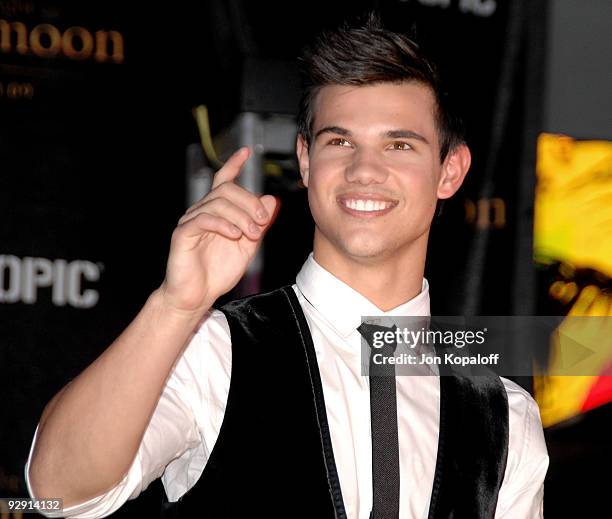 Actor Taylor Lautner speaks at "The Twilight Saga: New Moon" - Cast Tour at Hot Topic on November 6, 2009 in Hollywood, California.