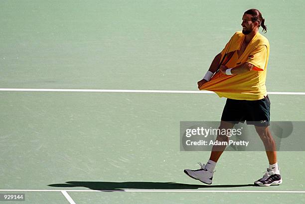 Pat Rafter Rips Shirt 4,101 Australia Patrick Rafter Stock Photos, High-Res Pictures, and ...