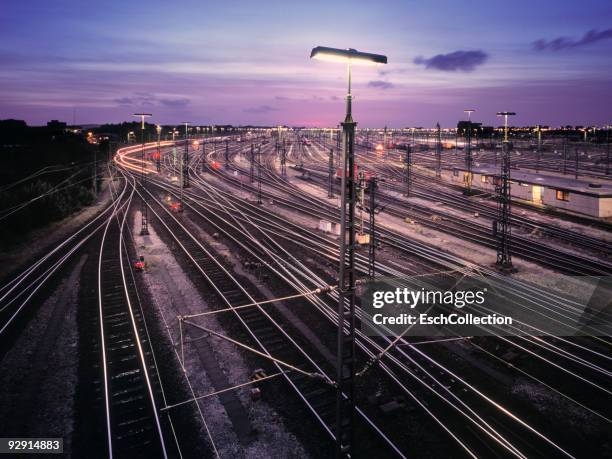 giant marshalling yard at dusk in hamburg. - spoorlijn stockfoto's en -beelden