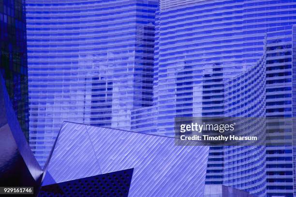 close-up view of city skyscraper with details and reflections of nearby buildings - timothy hearsum stock pictures, royalty-free photos & images