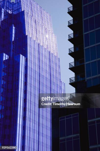 detail view of two city skyscrapers with blue sky between - timothy hearsum stock-fotos und bilder