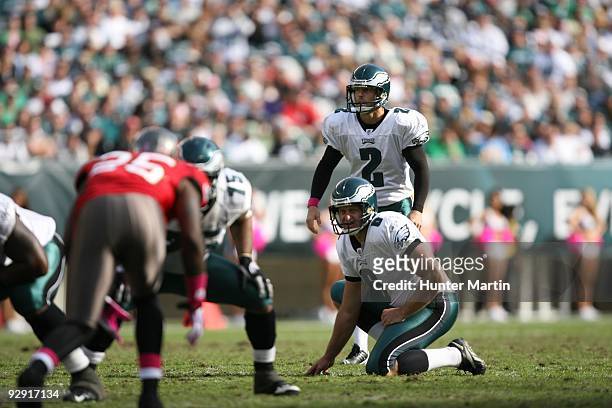 Kicker David Akers of the Philadelphia Eagles lines up for a field goal attempt during a game against the Tampa Bay Buccaneers on October 11, 2009 at...