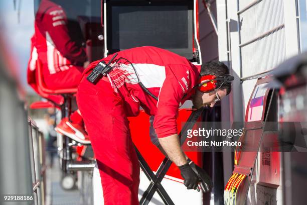 Ferrai PitLine Ingenier during the test of F1 celebrated at Circuit of Barcelonacon 7th March 2018 in Barcelona, Spain.