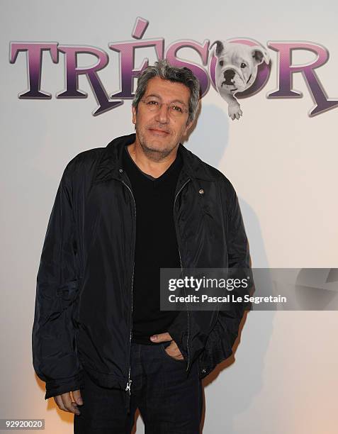 Actor Alain Chabat attends the premiere of the directors Claude Berry and Francois Dupeyron's film "Tresor" at Cinema Gaumont Capucine on November 9,...