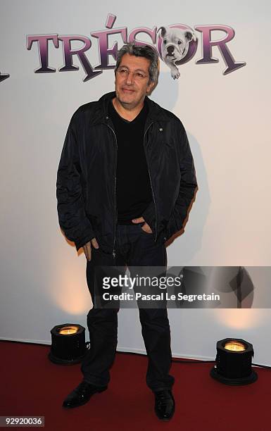 Actor Alain Chabat attends the premiere of the directors Claude Berry and Francois Dupeyron's film "Tresor" at Cinema Gaumont Capucine on November 9,...