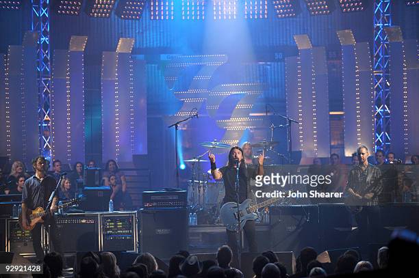 Musicians Chris Shiflett, Dave Grohl Taylor Hawkins and Nate Mendel of the Foo Fighters perform on VH1 Storytellers on October 28, 2009 in Culver...