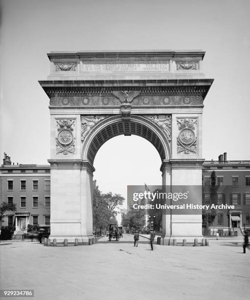 Washington Memorial Arch, Washington Square, New York City, New York, USA, Detroit Publishing Company, 1900.