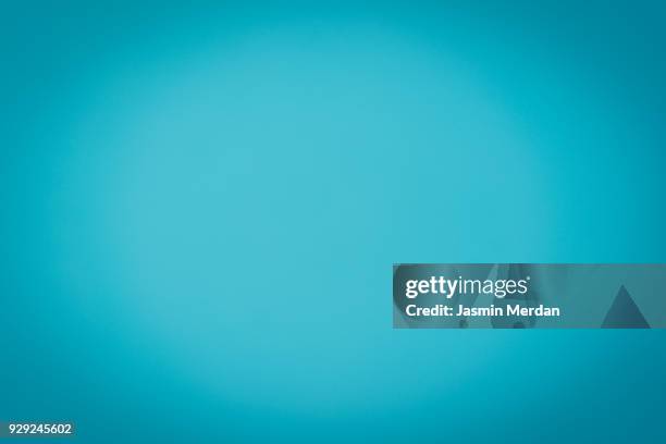 cyan background - vignette stock-fotos und bilder