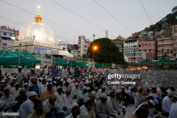 Ajmer Sharif dargah, Rajasthan. Evening prayer. India.