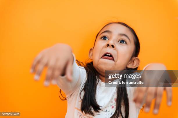 小さな女の子の表情 - zombie girl ストックフォトと画像