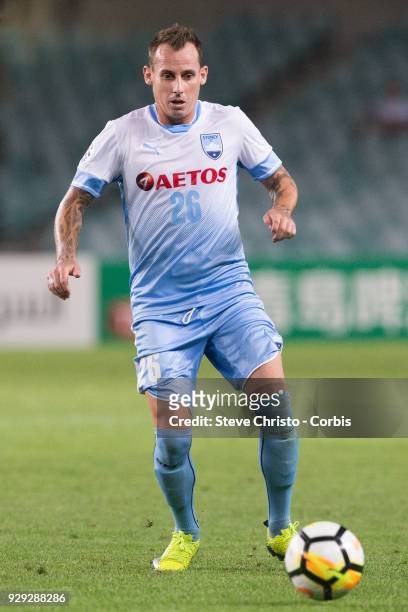 Luke Wilkshire of Sydney FC passes the ball during the AFC Asian Champions League match between Sydney FC and Kashmina Antlers at Allianz Stadium on...