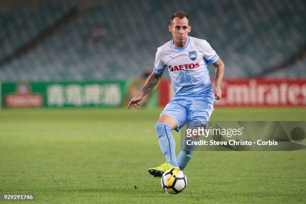 Luke Wilkshire of Sydney FC passes the ball during the AFC Asian Champions League match between Sydney FC and Kashmina Antlers at Allianz Stadium on...