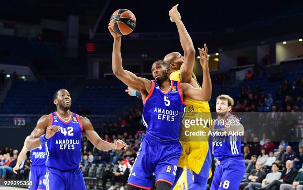 Derrick Brown, #5 of Anadolu Efes Istanbul in action during the 2017/2018 Turkish Airlines EuroLeague Regular Season Round 25 game between Anadolu...