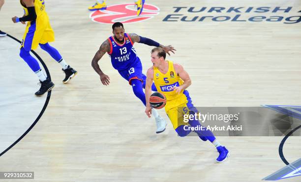 Michael Roll, #5 of Maccabi Fox Tel Aviv competes with Sonny Weems, #13 of Anadolu Efes Istanbul during the 2017/2018 Turkish Airlines EuroLeague...