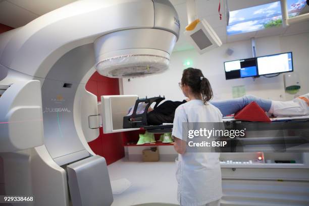High Resolution Radiotherapy Machine 13 3d Conformal Radiotherapy Stock Photos, High-Res Pictures, and ...