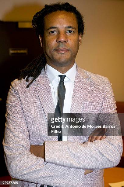 Colson Whitehead attends the "Rencontres avec 12 Ecrivains Americains" at Bibliotheque Nationale de France on November 9, 2009 in Paris, France.