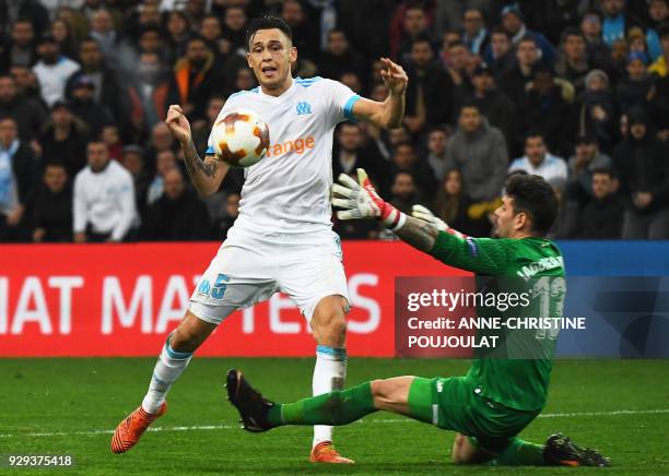 Olympique de Marseille's Argentinian forward Lucas Ocampos vies with Athletic Bilbao's Spanish goalkeeper Iago Herrerin during the UEFA Europa League...