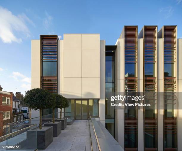 Bonhams New Bond Street HQ London, London, United Kingdom. Architect: Lifschutz Davidson Sandilands, 2013. Roof garden passage way.