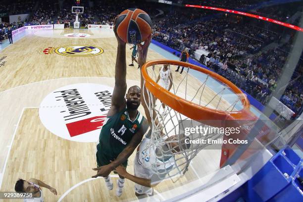 James Gist, #14 of Panathinaikos Superfoods Athens competes with Walter Tavares, #22 of Real Madrid during the 2017/2018 Turkish Airlines EuroLeague...