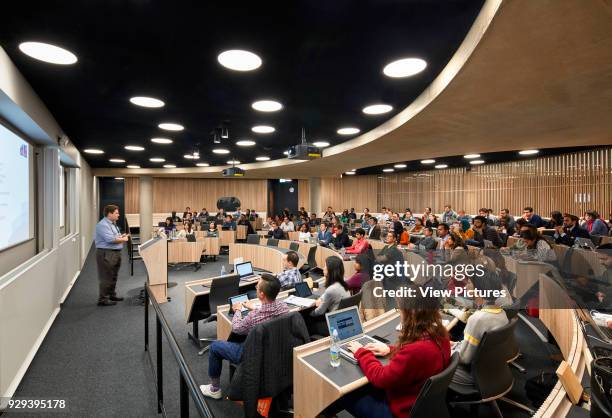 Curved lecture hall with students. The Blavatnik School of Government at the University of Oxford, Oxford, United Kingdom. Architect: Herzog & De...