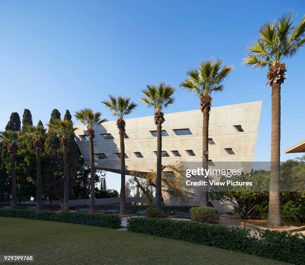Isban Cantilevered Window Photos and Premium High Res Pictures - Getty Images
