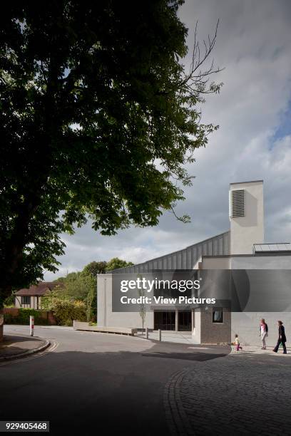 Side elevation with wedge-shape zinc roof. Wolfson College Auditorium, Oxford, United Kingdom. Architect: Berman Guedes Stretton, 2013.