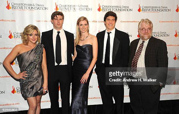 Actress Jane Krakowski, Matthew Reeve, Alexandra Reeve Givens, Will Reeve and actor Philip Seymour Hoffman attend the Christopher & Dana Reeve...