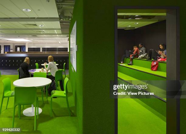 Informal study area and break out pod. South Wolverhampton & Bilston Academy, Bilston, United Kingdom. Architect: Capita Symonds Architecture, 2012.