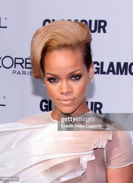 Recording artist Rihanna attends the Glamour Magazine 2009 Women of The Year Honors at Carnegie Hall on November 9, 2009 in New York City.