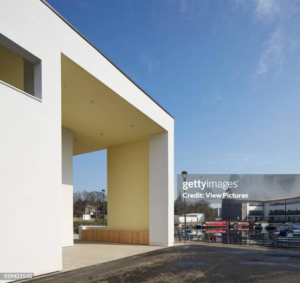 Entrance canopy. Lairdsland Primary School, Kirkintilloch, United Kingdom. Architect: Walters and Cohen Ltd, 2015.