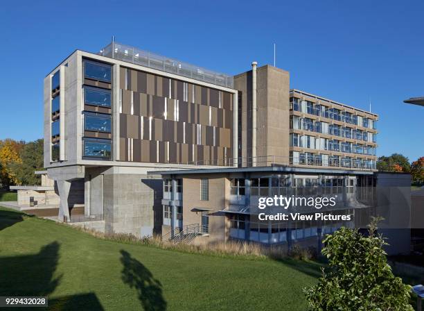 Albert Sloman Library overall view showing new addition. Albert Sloman Library and Silberrad Student Centre University of Essex, Colchester, United...