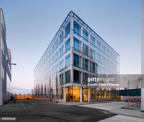 Corner elevation of glazed facade. Novartis Campus Virchow 6, Basel, Switzerland. Architect: Alvaro Siza, 2012.