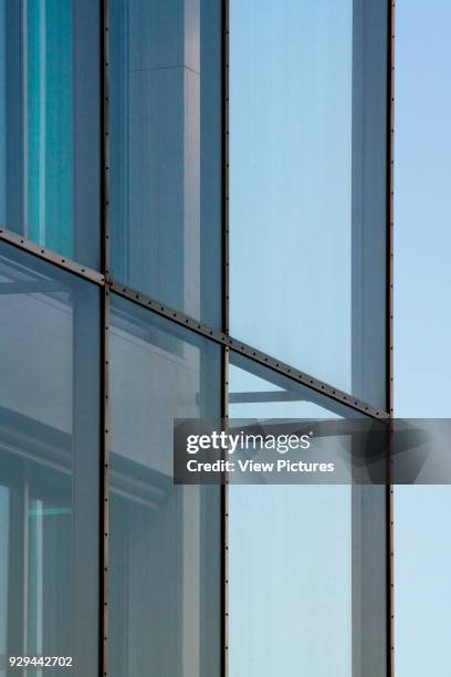 Curtain wall in detail. Novartis Campus Virchow 6, Basel, Switzerland. Architect: Alvaro Siza, 2012.