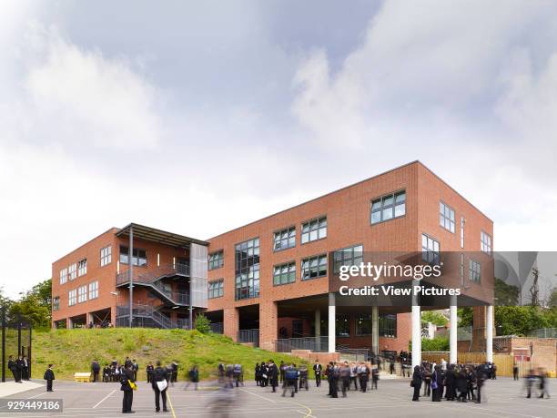 School, people arriving. Moseley School, Birmingham, United Kingdom. Architect: Penoyre & Prasad LLP, 2012.