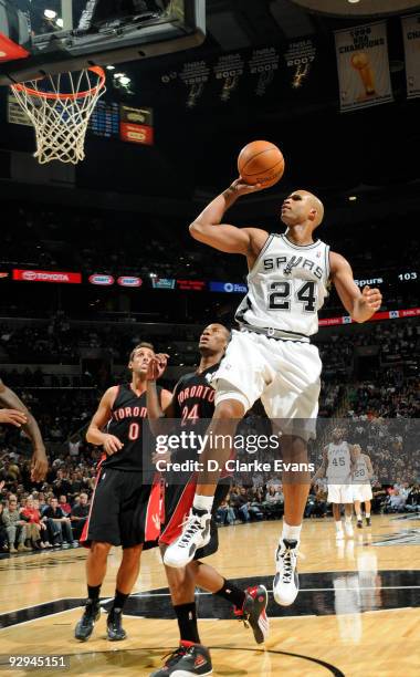 Richard Jefferson of the San Antonio Spurs shoots against Marco Belinelli and Sonny Weems of the Toronto Raptors on November 9, 2009 at the AT&T...
