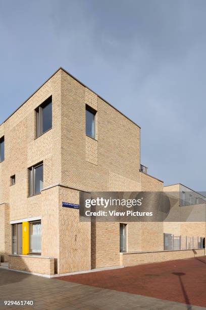 Three-quarter view of apartment on Louis Apolstraat. Middengebied Noord Overtoomse Veld residences, Amsterdam, Netherlands. Architect: De Zwarte Hond...