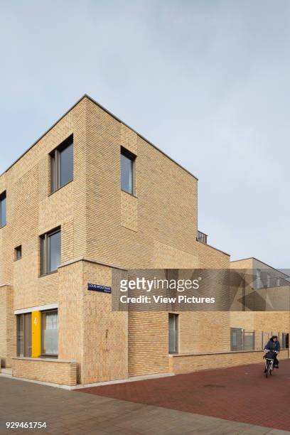 Three-quarter view of apartment on Louis Apolstraat. Middengebied Noord Overtoomse Veld residences, Amsterdam, Netherlands. Architect: De Zwarte Hond...