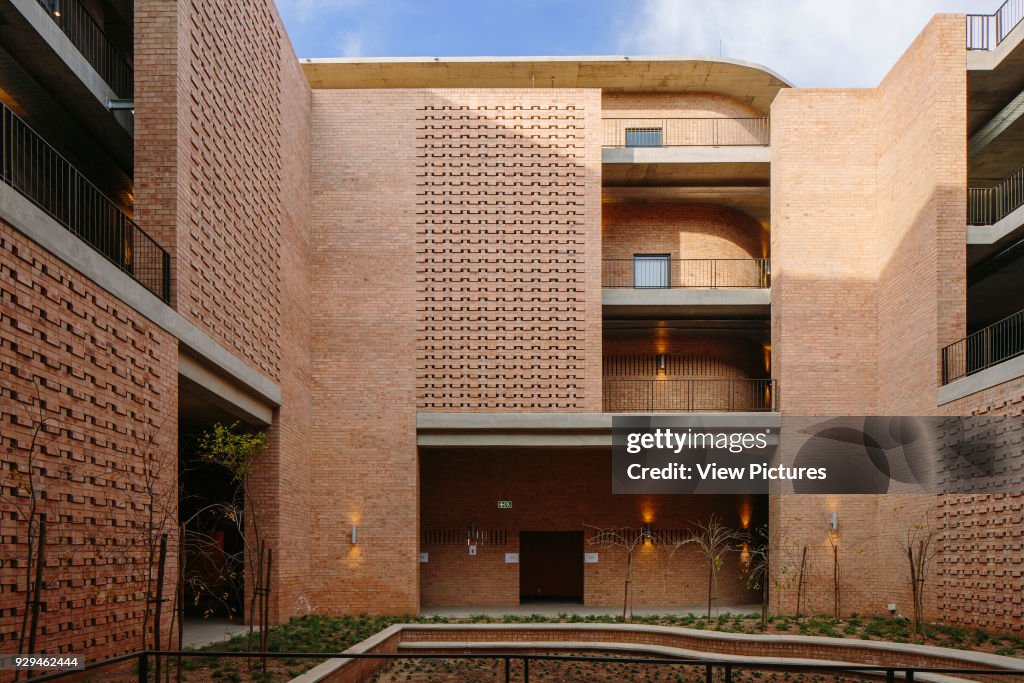 Main courtyard. Sol Plaatjie University, C003, Kimberley, South Africa. Architect: Wilkinson Architects, 2016.